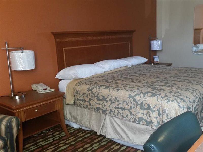 Super 8 By Wyndham Myrtle Beach/Market Common Area Eksteriør billede