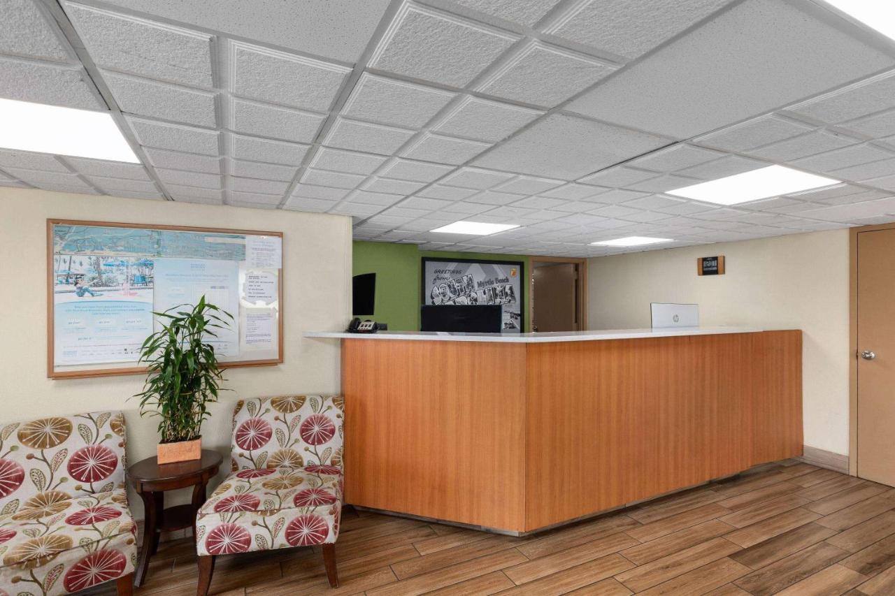 Super 8 By Wyndham Myrtle Beach/Market Common Area Eksteriør billede